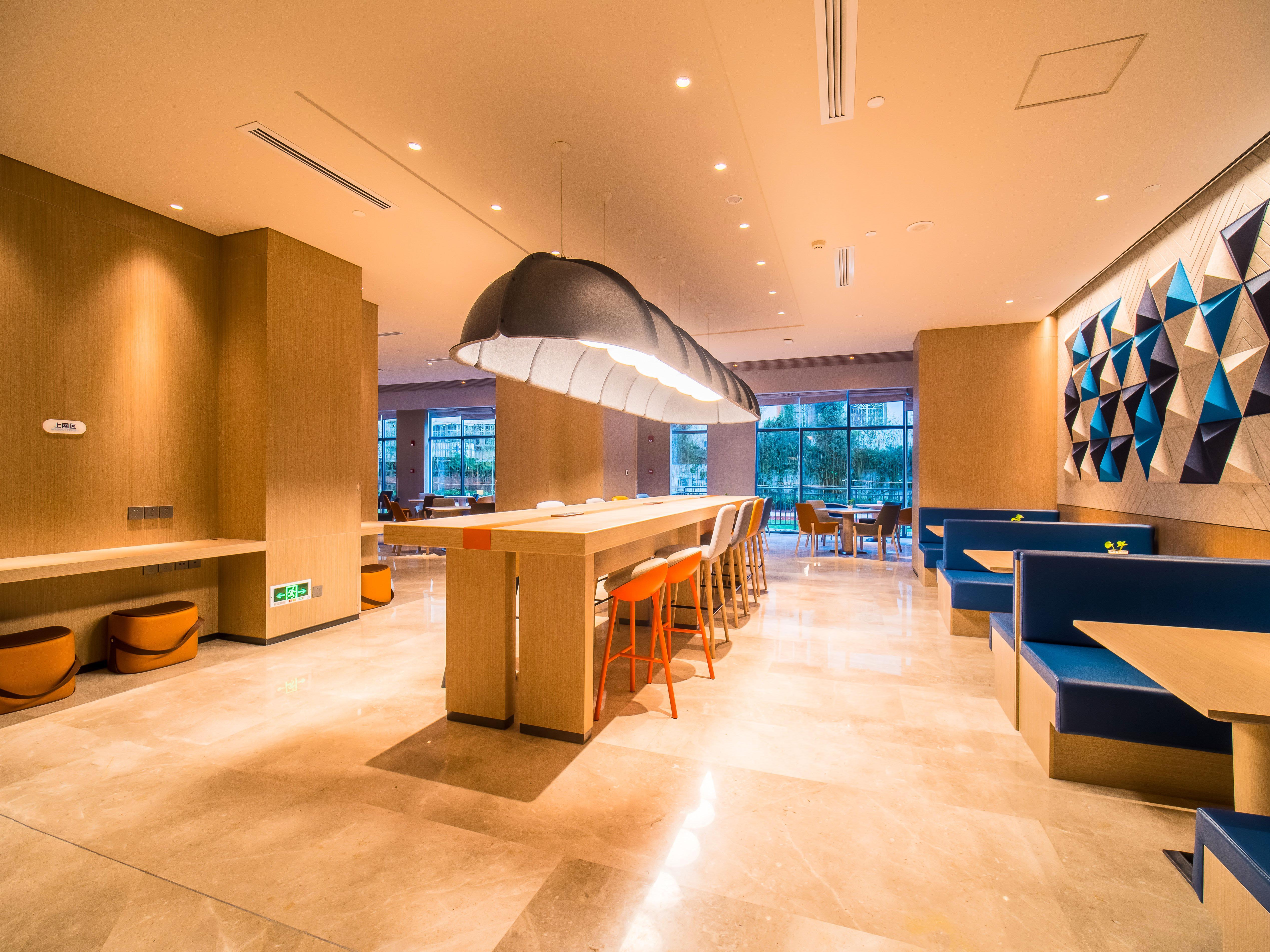 Holiday Inn Express Kunming West By Ihg Εξωτερικό φωτογραφία