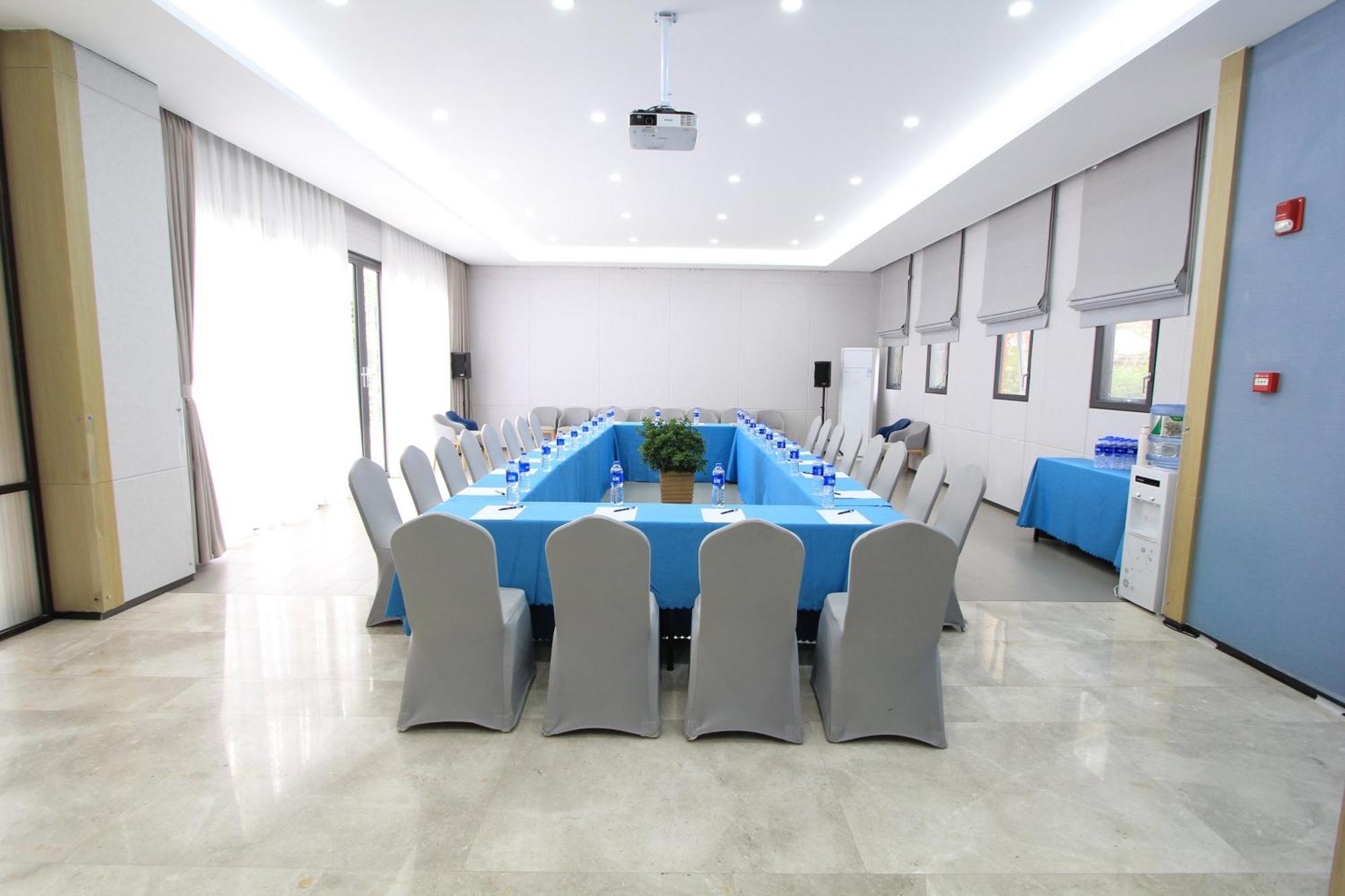 Holiday Inn Express Kunming West By Ihg Εξωτερικό φωτογραφία